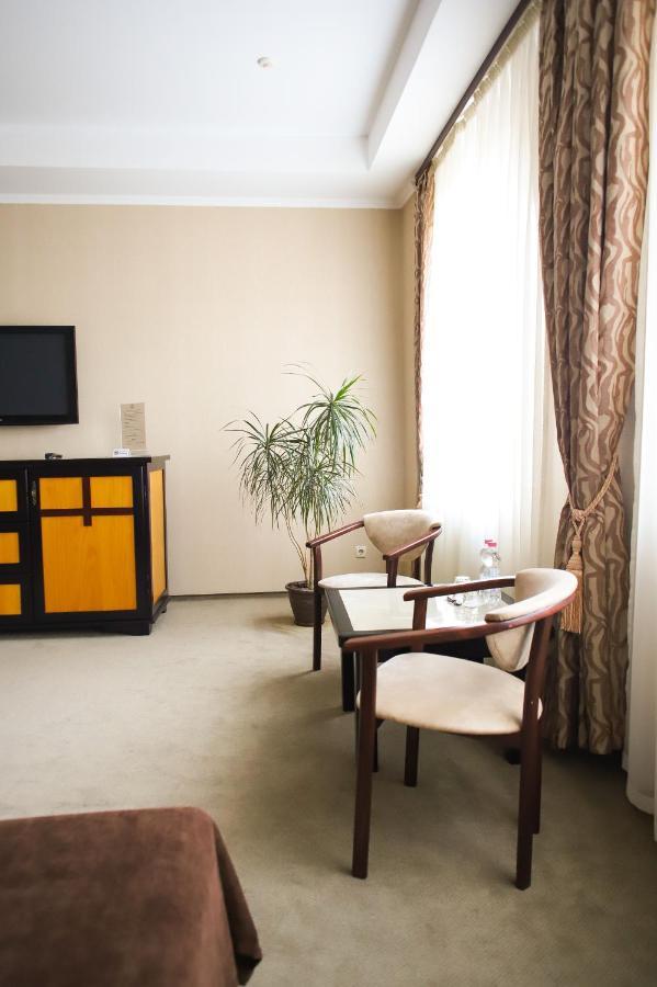 Georg Palace Hotel Chernivtsi Ngoại thất bức ảnh