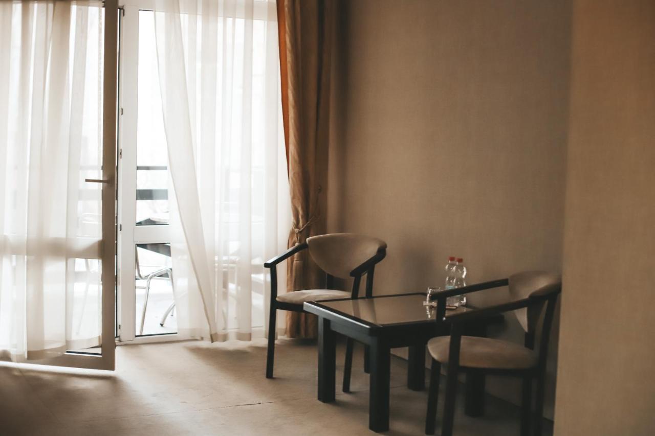 Georg Palace Hotel Chernivtsi Ngoại thất bức ảnh