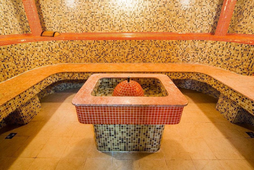 Georg Palace Hotel Chernivtsi Ngoại thất bức ảnh
