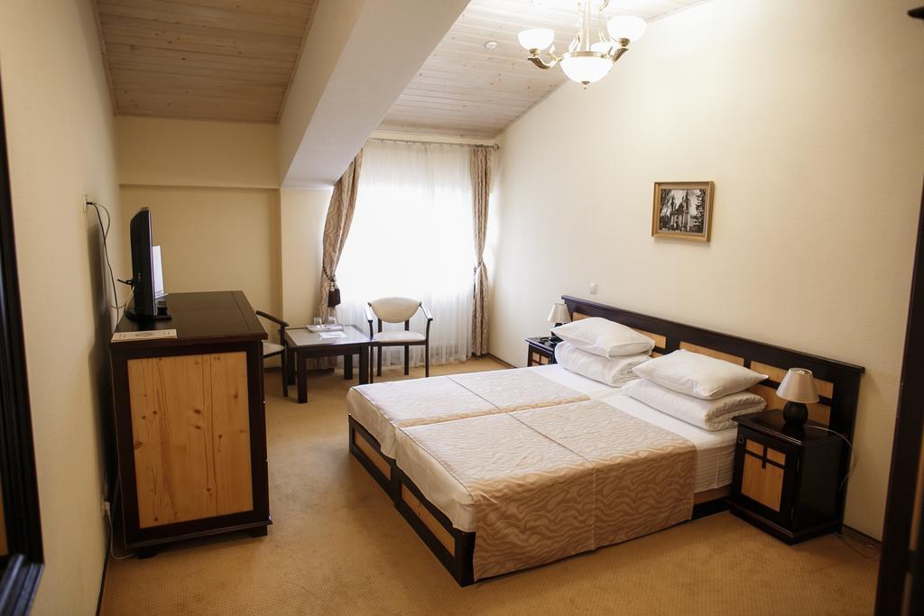 Georg Palace Hotel Chernivtsi Ngoại thất bức ảnh